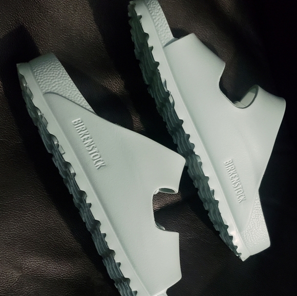 **SOLD**NEW | Size 38 L-8 M-5 | Pale Wintergreen | Free Matching Nail Polish - Picture 5 of 9